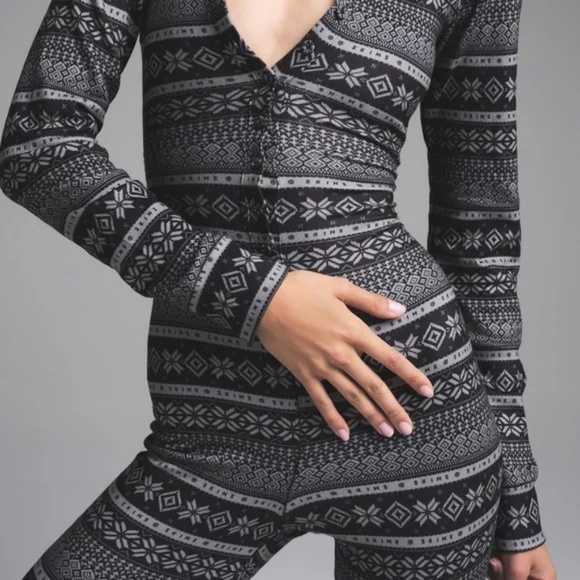 SKIMS Logo Plush Pointelle Henley Onesie - Picture 3 of 6